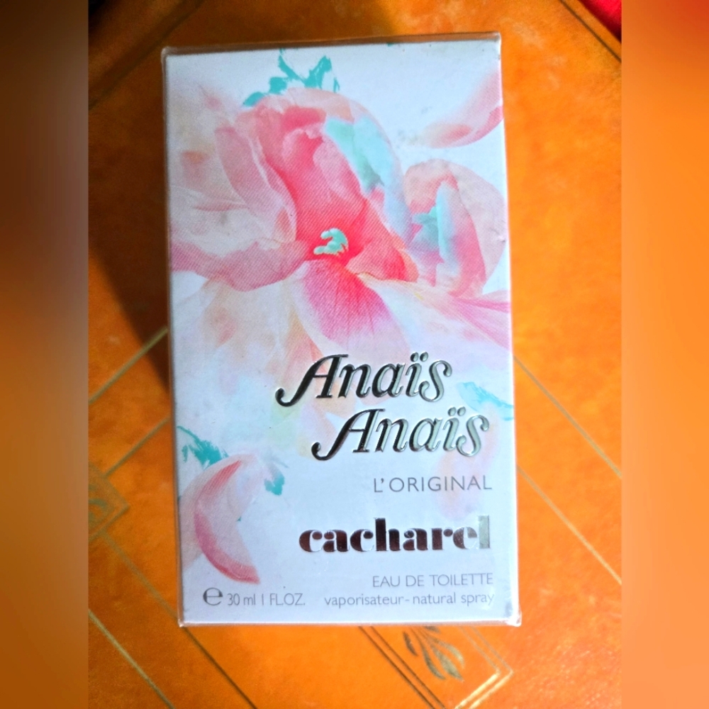 Anais Anais Natural Spray, New In Box, Plastic Wrapped